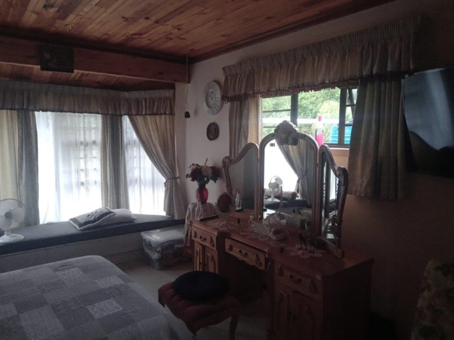 6 Bedroom Property for Sale in Paradise Beach Eastern Cape